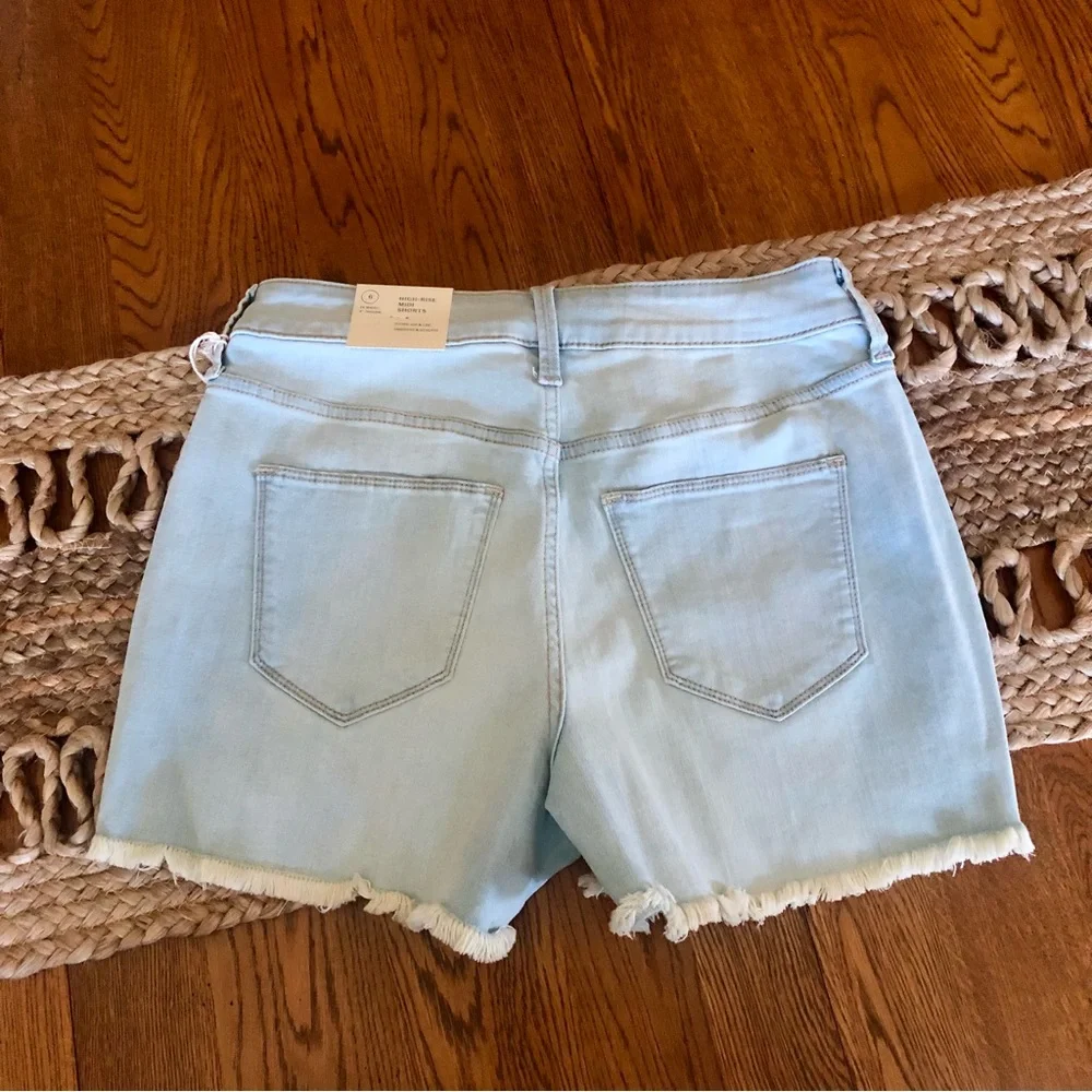 Light Wash High-Rise MIDI Jean Shorts 6/28 Button Fly by Universal Thread NEW